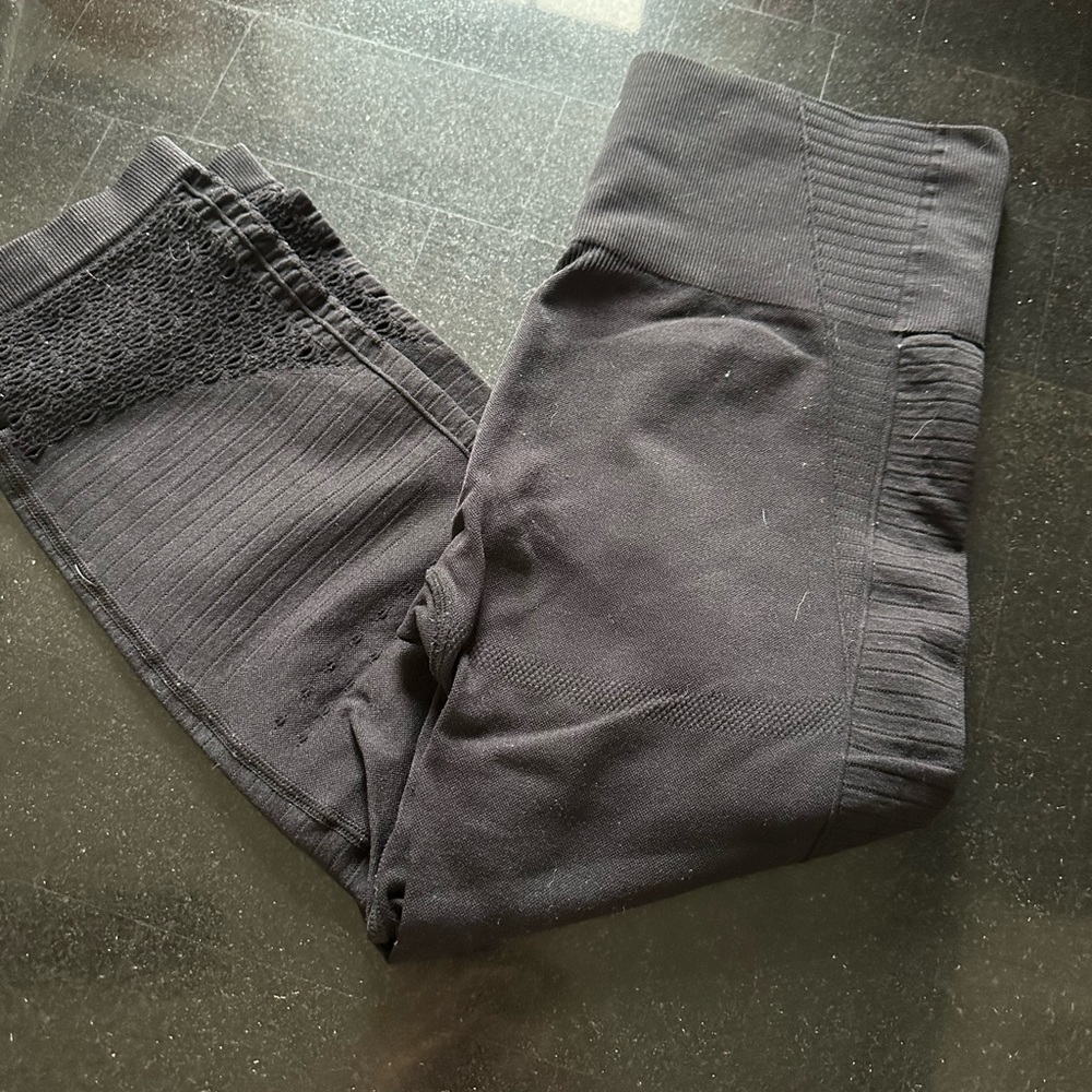 Cropped gym shark leggings